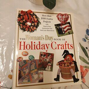Woman's day book of holiday crafts